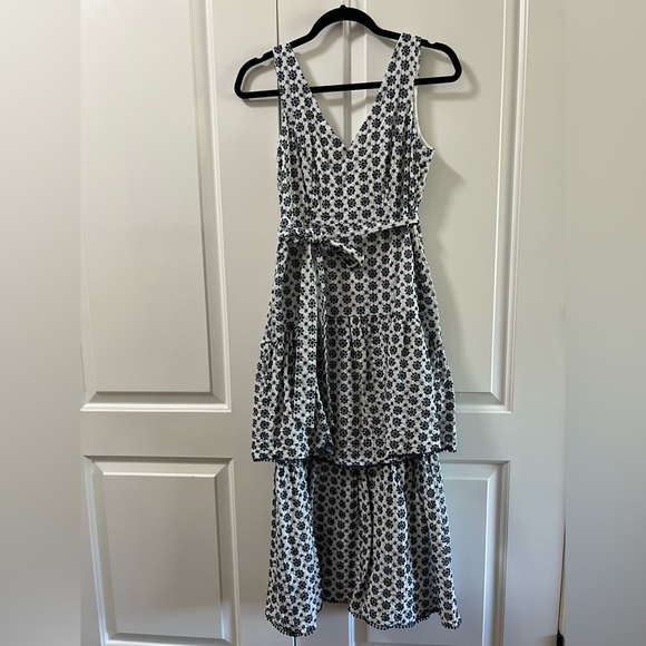 Blue and white floral Taylor midi dress, size 4 - Picture 2 of 5